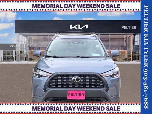 Used 2023 Toyota Corolla Cross LE FWD image 2