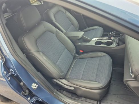 Used 2025 Buick Envista Preferred image 17