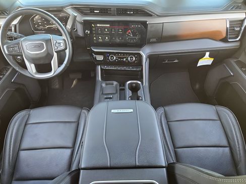 Used 2025 GMC Sierra 2500 Denali w/ Denali Reserve Package AWD/4WD image 24