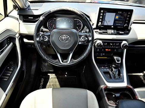 Used 2019 Toyota RAV4 Limited w/ Advanced Technology Package FWD image 17