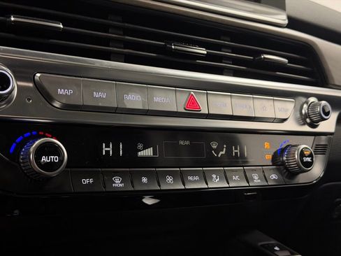 Used 2022 Kia Telluride SX w/ Towing Package image 19