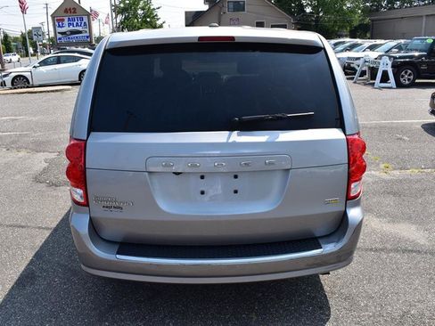Used 2019 Dodge Grand Caravan SE w/ UConnect Hands-Free Group image 7