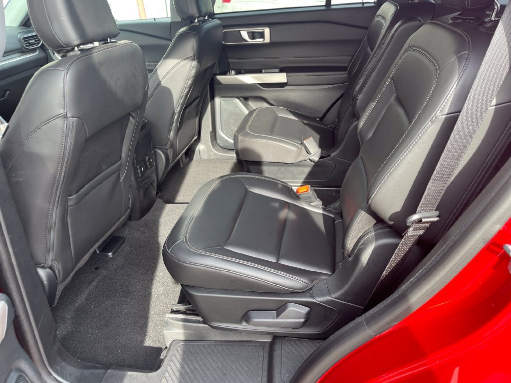 Used 2024 Ford Explorer XLT w/ Equipment Group 202A AWD/4WD image 28