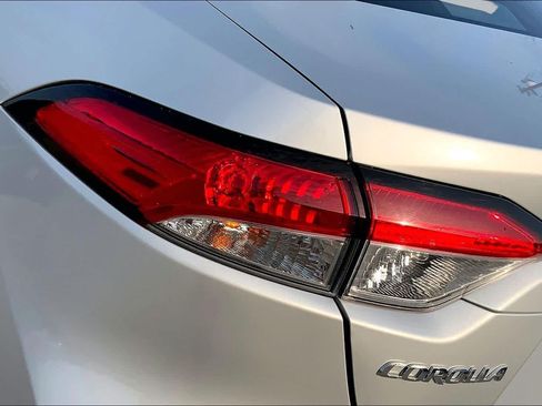 Used 2025 Toyota Corolla LE FWD image 28