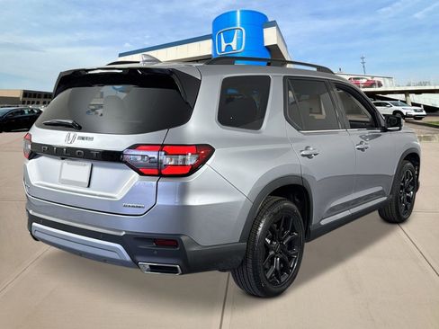 New 2025 Honda Pilot Touring image 5