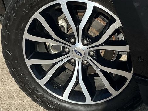 Used 2019 Ford Expedition Platinum image 10