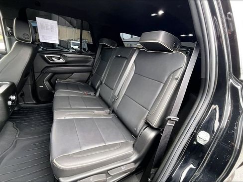 Used 2024 GMC Yukon SLT w/ SLT Luxury Package RWD image 37
