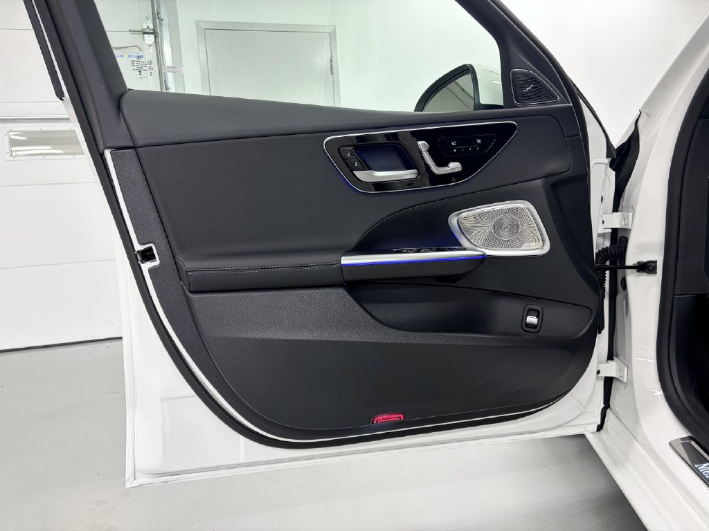 Used 2025 Mercedes-Benz C 300 4MATIC Sedan image 17