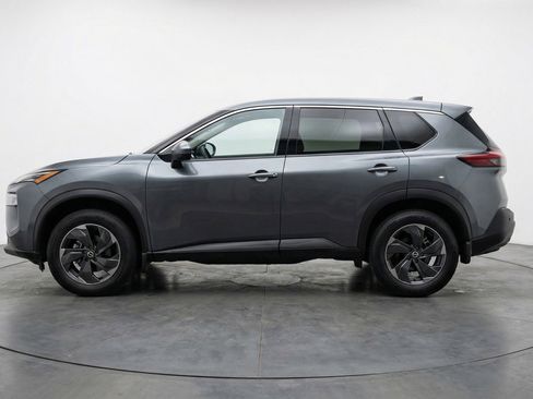Used 2025 Nissan Rogue SV image 5