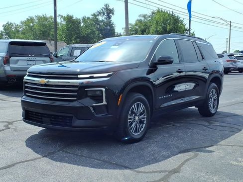 Used 2024 Chevrolet Traverse LT w/ Trailering Package AWD/4WD image 3
