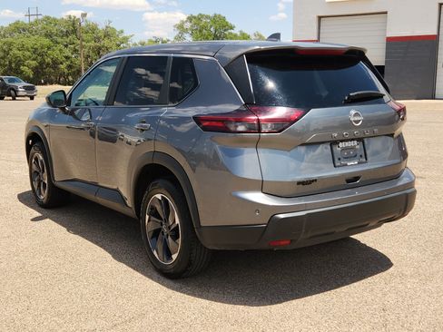 Used 2025 Nissan Rogue SV FWD image 3
