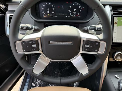New 2026 Land Rover Discovery Dynamic SE image 19