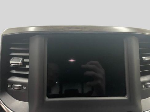 Used 2019 RAM 1500 Laramie image 9