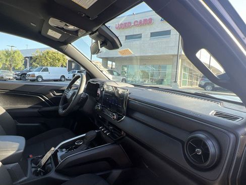 Used 2025 Chevrolet Colorado Trail Boss image 29