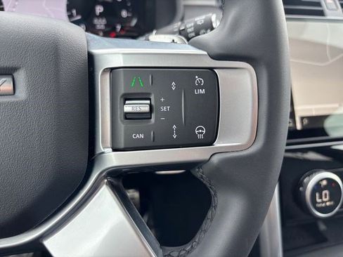 New 2025 Land Rover Discovery Dynamic SE image 28