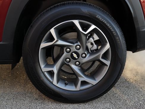 Used 2025 Chevrolet Trax LT w/ LT Convenience Package image 33