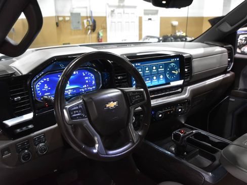 Used 2022 Chevrolet Silverado 1500 LTZ w/ LTZ Premium Package AWD/4WD image 19