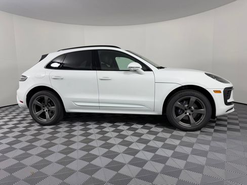 Certified 2026 Porsche Macan AWD/4WD image 8