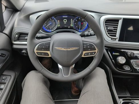 New 2026 Chrysler Pacifica Limited image 31