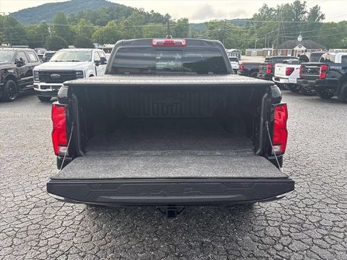 Used 2025 Chevrolet Colorado Z71 w/ Technology Package AWD/4WD image 7
