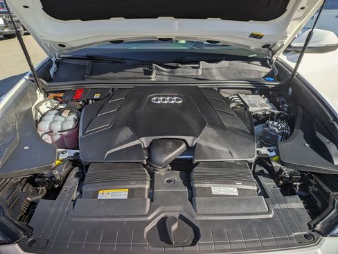 Used 2023 Audi Q8 Prestige w/ Prestige Package image 27