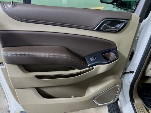 Used 2020 Chevrolet Suburban LT image 27