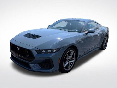 Used 2025 Ford Mustang GT RWD image 3