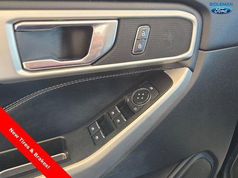 Used 2022 Ford Explorer XLT w/ Equipment Group 202A image 11