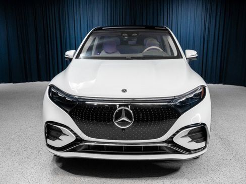 Used 2023 Mercedes-Benz EQS 580 4MATIC SUV image 2