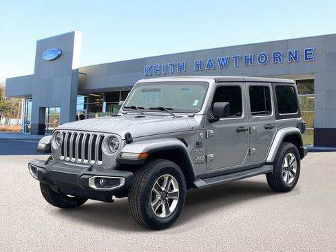 Used 2018 Jeep Wrangler Unlimited Sahara AWD/4WD image 3