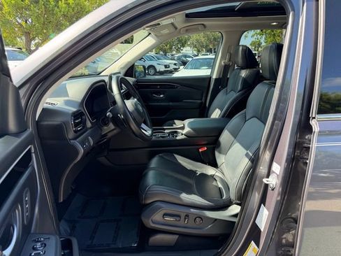 Used 2023 Honda Pilot Touring image 12