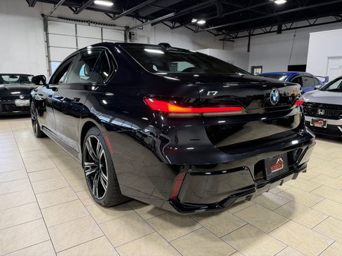 Used 2024 BMW i7 xDrive60 AWD/4WD image 4