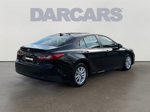 Used 2025 Toyota Camry LE image 7