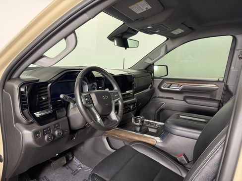 Used 2022 Chevrolet Silverado 1500 LT Trail Boss AWD/4WD image 4