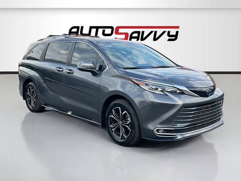 Used 2025 Toyota Sienna Platinum AWD/4WD image 1