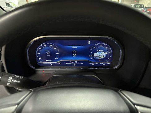 Used 2023 Chevrolet Suburban LT w/ Luxury Package image 35