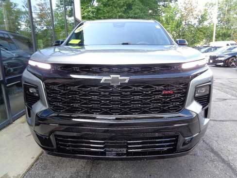 Used 2024 Chevrolet Traverse RS AWD/4WD image 2