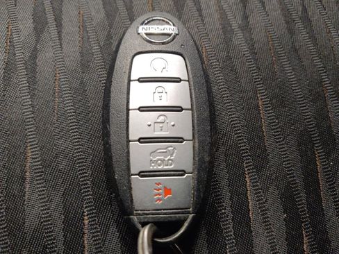 Used 2020 Nissan Rogue SV FWD image 32
