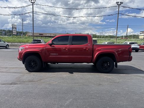 Used 2022 Toyota Tacoma SR5 w/ Technology Package AWD/4WD image 7