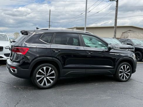 Used 2023 Volkswagen Taos SE w/ Panoramic Sunroof Package AWD/4WD image 9