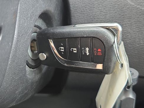 Used 2021 Toyota Corolla LE FWD image 22