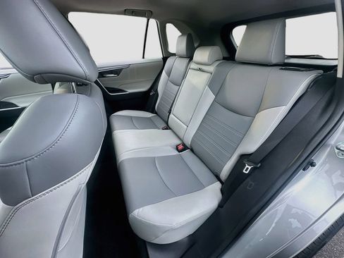 Used 2019 Toyota RAV4 XLE Premium FWD image 23