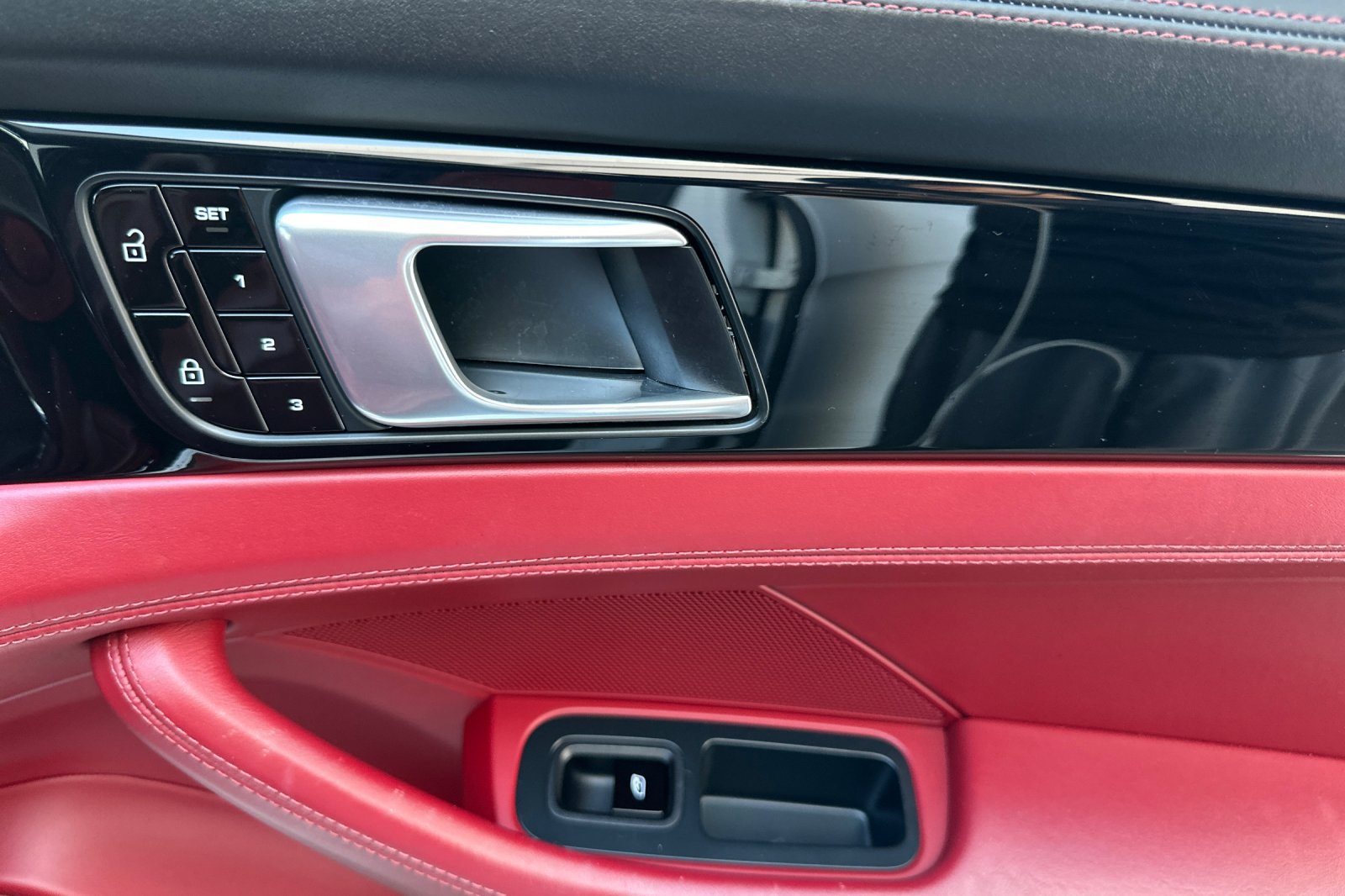 Used 2019 Porsche Panamera 4 AWD/4WD image 20