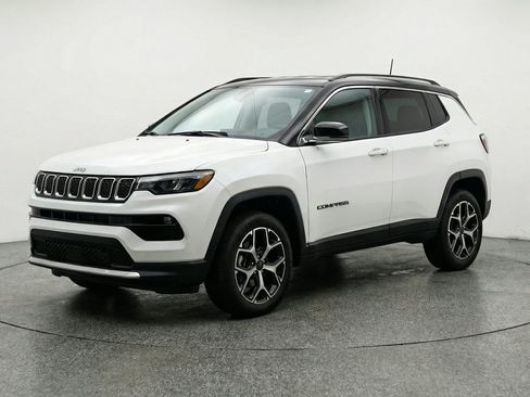Used 2025 Jeep Compass Limited AWD/4WD image 3