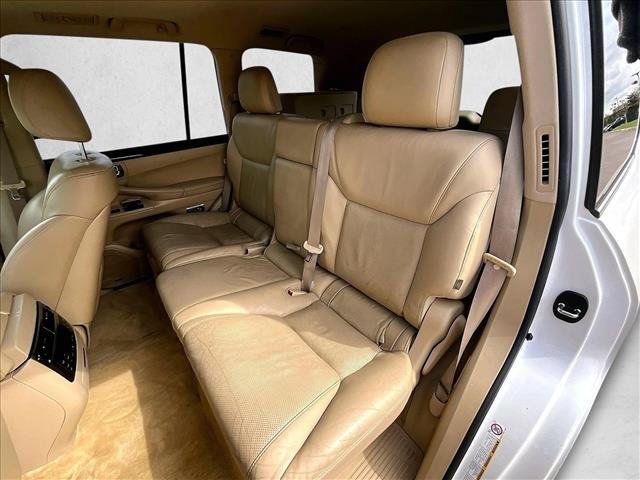 Used 2011 Lexus LX 570 4WD w/ Luxury Pkg w/Pre-crash image 24
