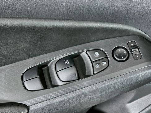 Used 2025 Nissan Altima 2.5 SV FWD image 15