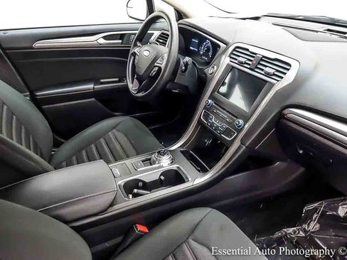 Certified 2018 Ford Fusion SE w/ Fusion SE Technology Package FWD image 27