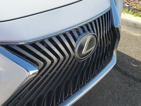Used 2019 Lexus ES 350 w/ Accessory Package FWD image 3
