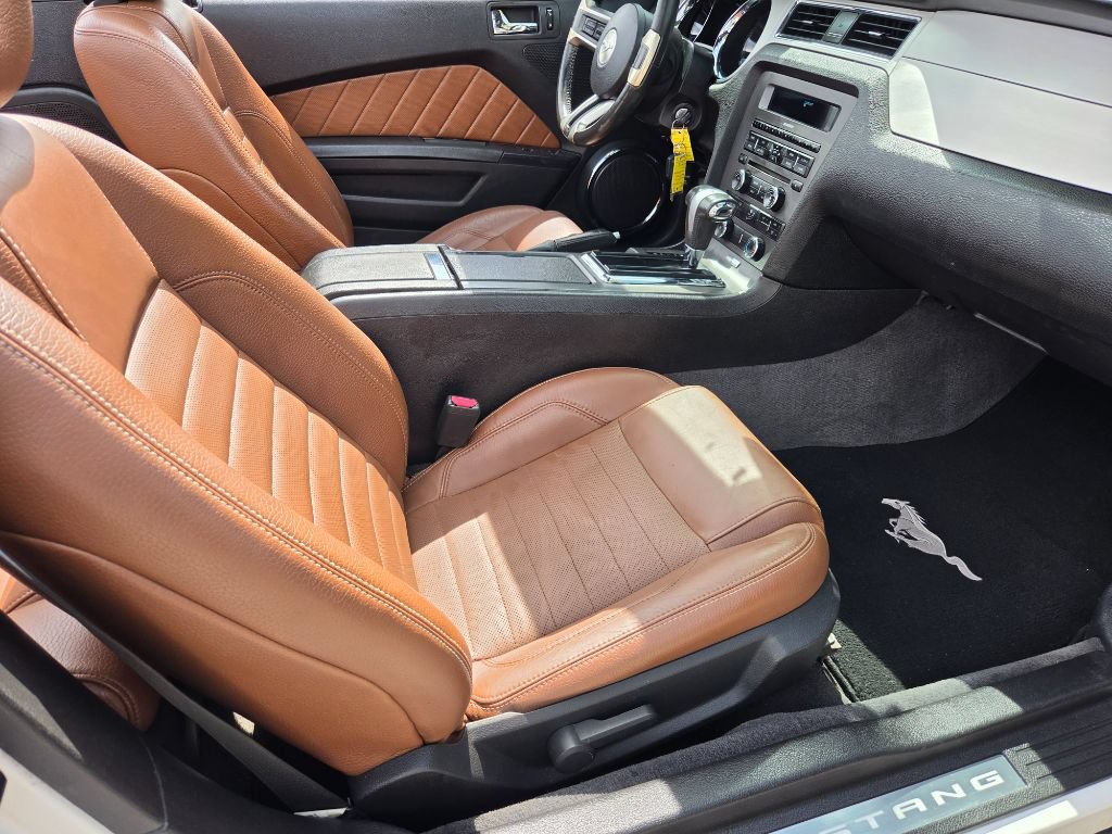 Used 2010 Ford Mustang Convertible RWD image 26