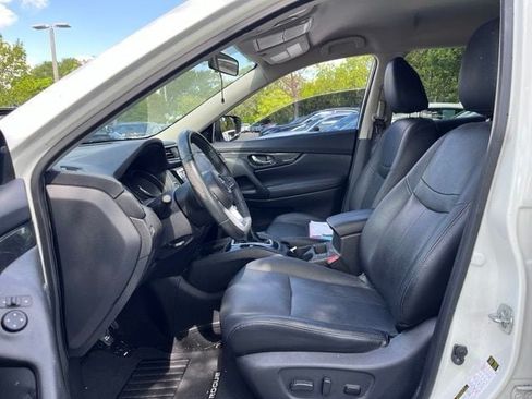 Used 2018 Nissan Rogue SV w/ Premium Package FWD image 10